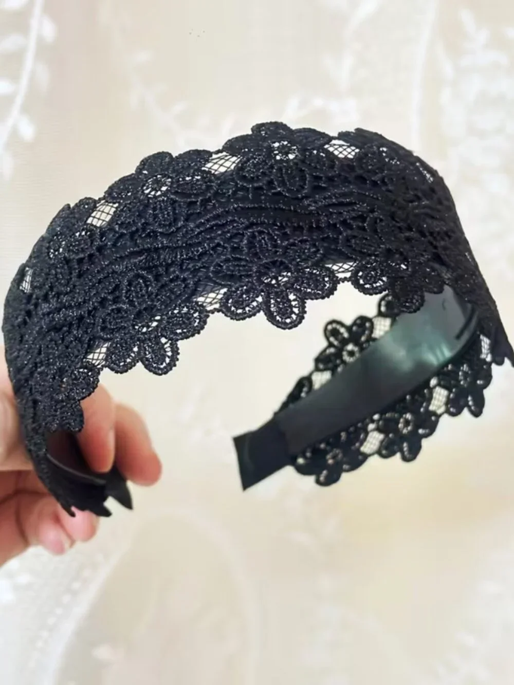 HEADBAND - BLACK LACY DESIGN